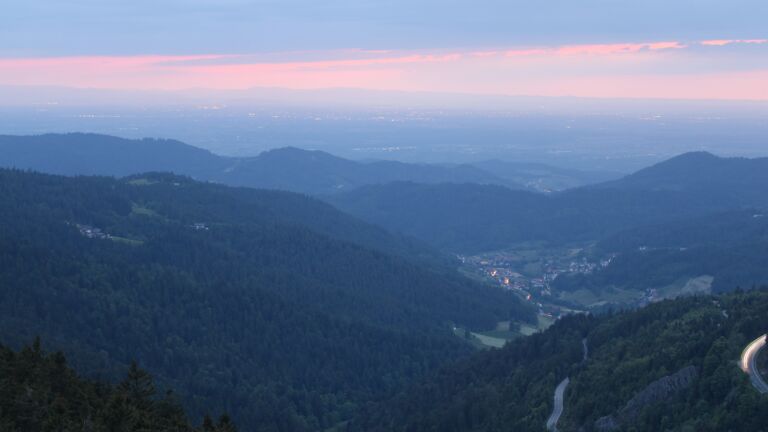 Dieses Bild zeigt eine Webcam-Aufnahme vom Achertal, aufgenommen am Samstag, den 17.05.2025 um 21:30 Uhr. Die Temperatur betrug 9.1°C.