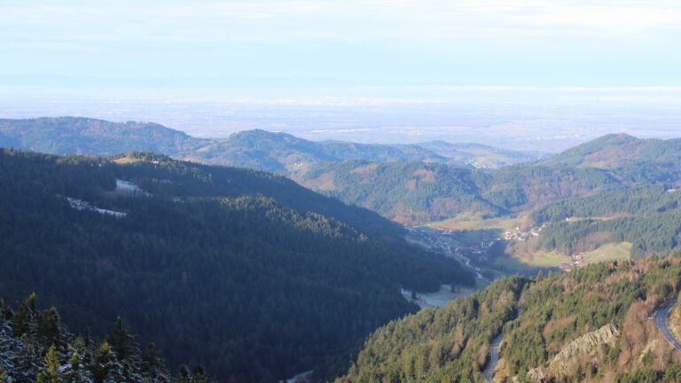 Dieses Bild zeigt eine Webcam-Aufnahme vom Achertal, aufgenommen am Dienstag, den 02.12.2025 um 10:20 Uhr. Die Temperatur betrug 4°C.