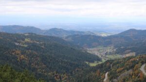 Dieses Bild zeigt eine Webcam-Aufnahme vom Achertal, aufgenommen am Mittwoch, den 15.10.2025 um 13:50 Uhr. Die Temperatur betrug 8°C.
