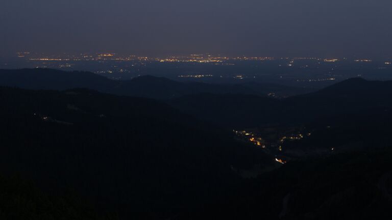 Dieses Bild zeigt eine Webcam-Aufnahme vom Achertal, aufgenommen am Samstag, den 14.06.2025 um 04:20 Uhr. Die Temperatur betrug 24.1°C.
