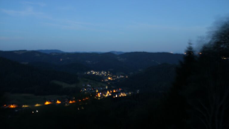 Dieses Bild zeigt eine Webcam-Aufnahme vom Achertal, aufgenommen am Montag, den 13.07.2026 um 04:40 Uhr. Die Temperatur betrug 21.1°C.