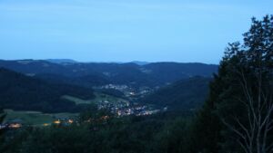 Dieses Bild zeigt eine Webcam-Aufnahme vom Achertal, aufgenommen am Mittwoch, den 08.07.2026 um 04:50 Uhr. Die Temperatur betrug 17.8°C.