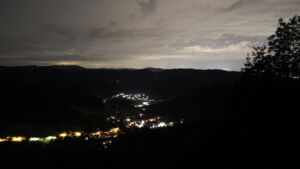 Dieses Bild zeigt eine Webcam-Aufnahme vom Achertal, aufgenommen am Mittwoch, den 10.06.2026 um 01:30 Uhr. Die Temperatur betrug 10.3°C.