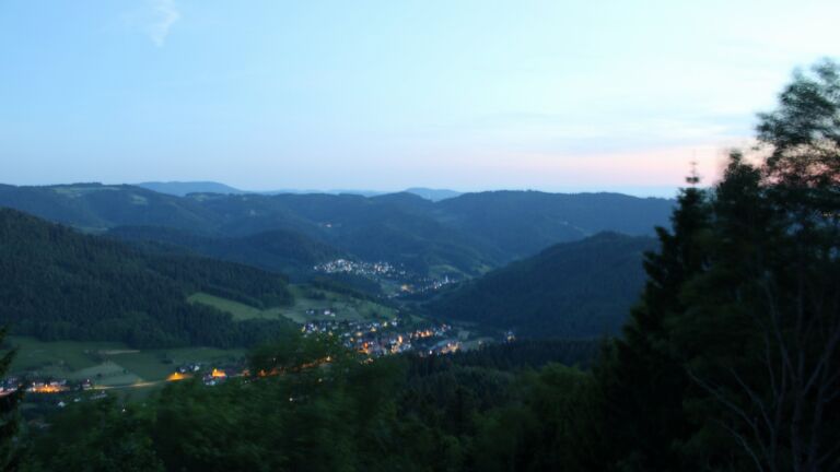 Dieses Bild zeigt eine Webcam-Aufnahme vom Achertal, aufgenommen am Samstag, den 23.05.2026 um 21:50 Uhr. Die Temperatur betrug 21.6°C.