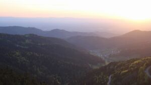 Dieses Bild zeigt eine Webcam-Aufnahme vom Achertal, aufgenommen am Sonntag, den 26.04.2026 um 20:20 Uhr. Die Temperatur betrug 10.9°C.