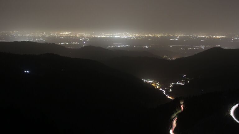 Dieses Bild zeigt eine Webcam-Aufnahme vom Achertal, aufgenommen am Freitag, den 14.11.2025 um 06:00 Uhr. Die Temperatur betrug 17.1°C.