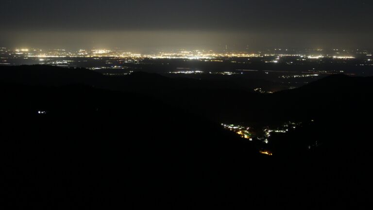 Dieses Bild zeigt eine Webcam-Aufnahme vom Achertal, aufgenommen am Mittwoch, den 08.04.2026 um 02:30 Uhr. Die Temperatur betrug 7.8°C.