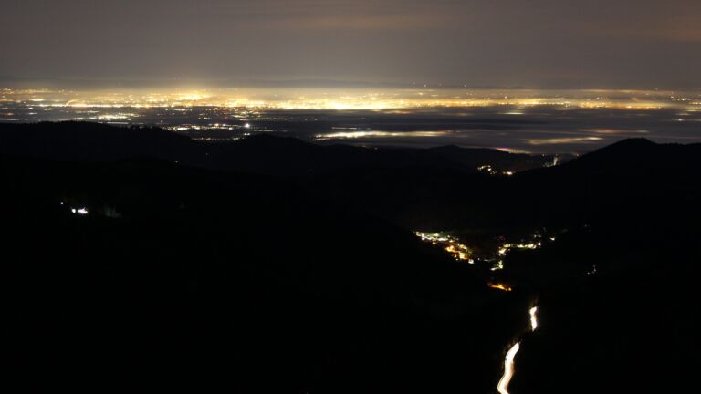 Dieses Bild zeigt eine Webcam-Aufnahme vom Achertal, aufgenommen am Freitag, den 31.10.2025 um 06:00 Uhr. Die Temperatur betrug 9.4°C.