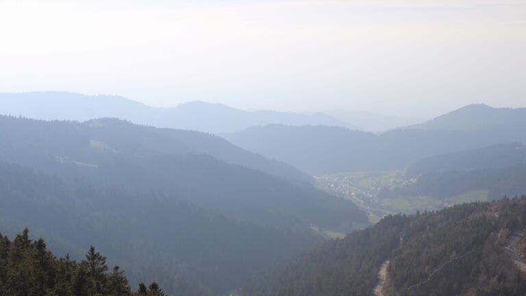 Dieses Bild zeigt eine Webcam-Aufnahme vom Achertal, aufgenommen am Dienstag, den 24.03.2026 um 16:40 Uhr. Die Temperatur betrug 9.3°C.