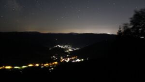Dieses Bild zeigt eine Webcam-Aufnahme vom Achertal, aufgenommen am Freitag, den 10.07.2026 um 01:30 Uhr. Die Temperatur betrug 19.6°C.