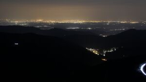 Dieses Bild zeigt eine Webcam-Aufnahme vom Achertal, aufgenommen am Sonntag, den 22.03.2026 um 22:00 Uhr. Die Temperatur betrug 5.1°C.