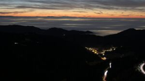 Dieses Bild zeigt eine Webcam-Aufnahme vom Achertal, aufgenommen am Mittwoch, den 25.02.2026 um 19:20 Uhr. Die Temperatur betrug 10.7°C.