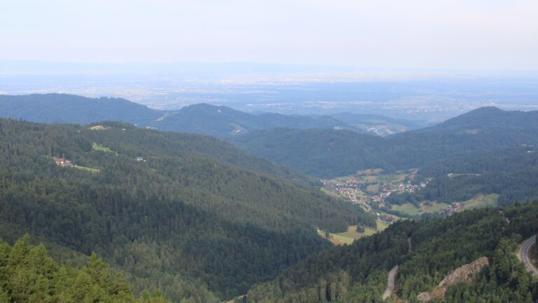 Dieses Bild zeigt eine Webcam-Aufnahme vom Achertal, aufgenommen am Freitag, den 18.07.2025 um 08:40 Uhr. Die Temperatur betrug 20.8°C.