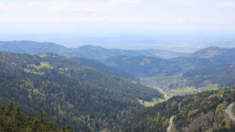 Dieses Bild zeigt eine Webcam-Aufnahme vom Achertal, aufgenommen am Dienstag, den 21.04.2026 um 14:30 Uhr. Die Temperatur betrug 4.4°C.