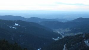 Dieses Bild zeigt eine Webcam-Aufnahme vom Achertal, aufgenommen am Donnerstag, den 15.01.2026 um 17:20 Uhr. Die Temperatur betrug 5.2°C.