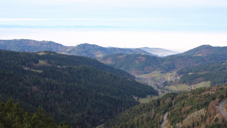 Dieses Bild zeigt eine Webcam-Aufnahme vom Achertal, aufgenommen am Mittwoch, den 03.12.2025 um 10:40 Uhr. Die Temperatur betrug 5.8°C.