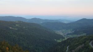Dieses Bild zeigt eine Webcam-Aufnahme vom Achertal, aufgenommen am Sonntag, den 10.05.2026 um 06:10 Uhr. Die Temperatur betrug 12.6°C.