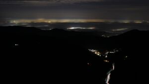 Dieses Bild zeigt eine Webcam-Aufnahme vom Achertal, aufgenommen am Sonntag, den 21.12.2025 um 04:00 Uhr. Die Temperatur betrug 7.7°C.