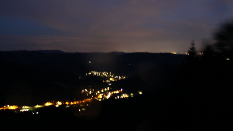 Dieses Bild zeigt eine Webcam-Aufnahme vom Achertal, aufgenommen am Donnerstag, den 16.07.2026 um 22:50 Uhr. Die Temperatur betrug 18.7°C.