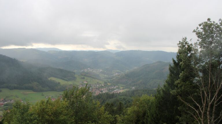 Dieses Bild zeigt eine Webcam-Aufnahme vom Achertal, aufgenommen am Freitag, den 18.09.2026 um 13:00 Uhr. Die Temperatur betrug 11.2°C.