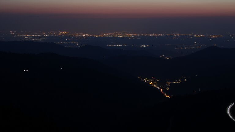 Dieses Bild zeigt eine Webcam-Aufnahme vom Achertal, aufgenommen am Sonntag, den 22.03.2026 um 19:40 Uhr. Die Temperatur betrug 5.4°C.