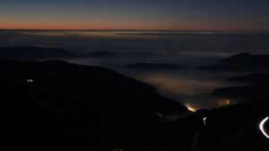 Dieses Bild zeigt eine Webcam-Aufnahme vom Achertal, aufgenommen am Montag, den 29.12.2025 um 18:10 Uhr. Die Temperatur betrug 0.4°C.