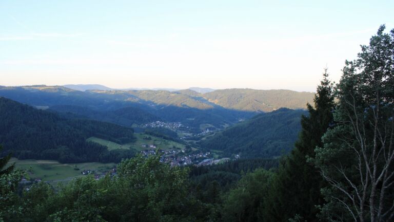 Dieses Bild zeigt eine Webcam-Aufnahme vom Achertal, aufgenommen am Montag, den 13.07.2026 um 06:20 Uhr. Die Temperatur betrug 21°C.