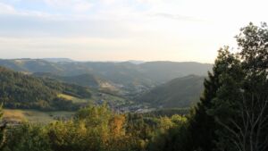 Dieses Bild zeigt eine Webcam-Aufnahme vom Achertal, aufgenommen am Sonntag, den 23.08.2026 um 19:50 Uhr. Die Temperatur betrug 18.1°C.