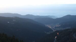 Dieses Bild zeigt eine Webcam-Aufnahme vom Achertal, aufgenommen am Mittwoch, den 17.12.2025 um 17:10 Uhr. Die Temperatur betrug 6.4°C.