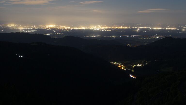 Dieses Bild zeigt eine Webcam-Aufnahme vom Achertal, aufgenommen am Montag, den 04.05.2026 um 04:40 Uhr. Die Temperatur betrug 10.2°C.