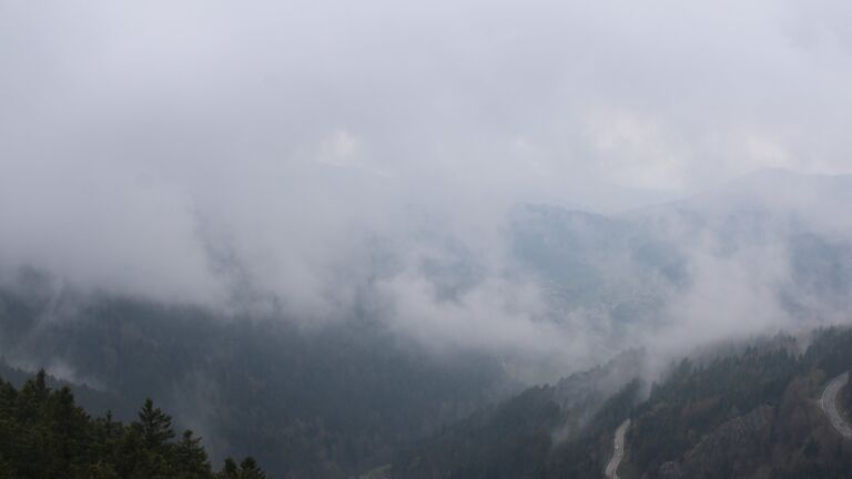 Dieses Bild zeigt eine Webcam-Aufnahme vom Achertal, aufgenommen am Dienstag, den 14.04.2026 um 14:30 Uhr. Die Temperatur betrug 3.6°C.