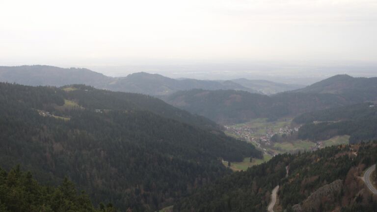 Dieses Bild zeigt eine Webcam-Aufnahme vom Achertal, aufgenommen am Samstag, den 15.11.2025 um 12:00 Uhr. Die Temperatur betrug 11.3°C.