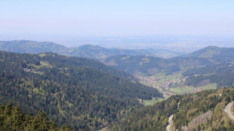 Dieses Bild zeigt eine Webcam-Aufnahme vom Achertal, aufgenommen am Mittwoch, den 22.04.2026 um 12:10 Uhr. Die Temperatur betrug 6.4°C.