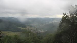 Dieses Bild zeigt eine Webcam-Aufnahme vom Achertal, aufgenommen am Montag, den 27.07.2026 um 07:30 Uhr. Die Temperatur betrug 13.1°C.