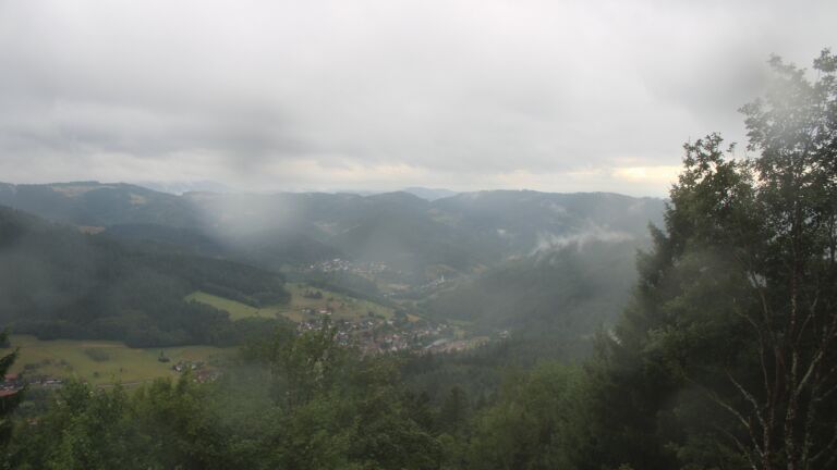 Dieses Bild zeigt eine Webcam-Aufnahme vom Achertal, aufgenommen am Montag, den 27.07.2026 um 07:30 Uhr. Die Temperatur betrug 13.1°C.