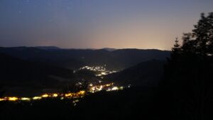 Dieses Bild zeigt eine Webcam-Aufnahme vom Achertal, aufgenommen am Sonntag, den 21.06.2026 um 03:40 Uhr. Die Temperatur betrug 24°C.