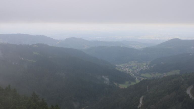 Dieses Bild zeigt eine Webcam-Aufnahme vom Achertal, aufgenommen am Montag, den 04.08.2025 um 13:00 Uhr. Die Temperatur betrug 11.1°C.