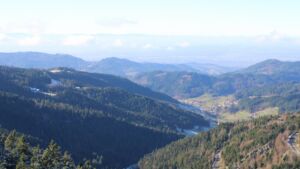 Dieses Bild zeigt eine Webcam-Aufnahme vom Achertal, aufgenommen am Dienstag, den 18.11.2025 um 12:50 Uhr. Die Temperatur betrug 3.1°C.