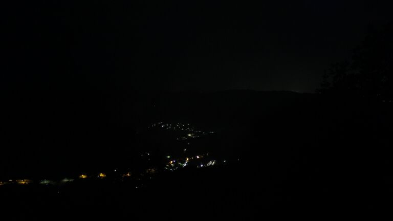 Dieses Bild zeigt eine Webcam-Aufnahme vom Achertal, aufgenommen am Freitag, den 12.06.2026 um 03:50 Uhr. Die Temperatur betrug 8.4°C.