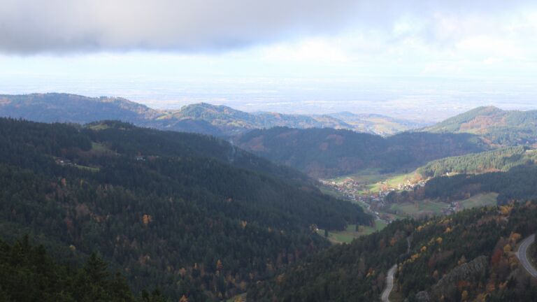 Dieses Bild zeigt eine Webcam-Aufnahme vom Achertal, aufgenommen am Montag, den 03.11.2025 um 11:50 Uhr. Die Temperatur betrug 4.3°C.