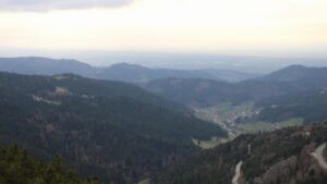 Dieses Bild zeigt eine Webcam-Aufnahme vom Achertal, aufgenommen am Sonntag, den 05.04.2026 um 18:30 Uhr. Die Temperatur betrug 8.4°C.