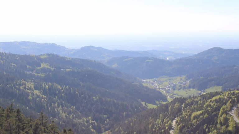 Dieses Bild zeigt eine Webcam-Aufnahme vom Achertal, aufgenommen am Samstag, den 25.04.2026 um 17:30 Uhr. Die Temperatur betrug 14.6°C.