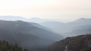 Dieses Bild zeigt eine Webcam-Aufnahme vom Achertal, aufgenommen am Samstag, den 07.03.2026 um 17:10 Uhr. Die Temperatur betrug 12.2°C.