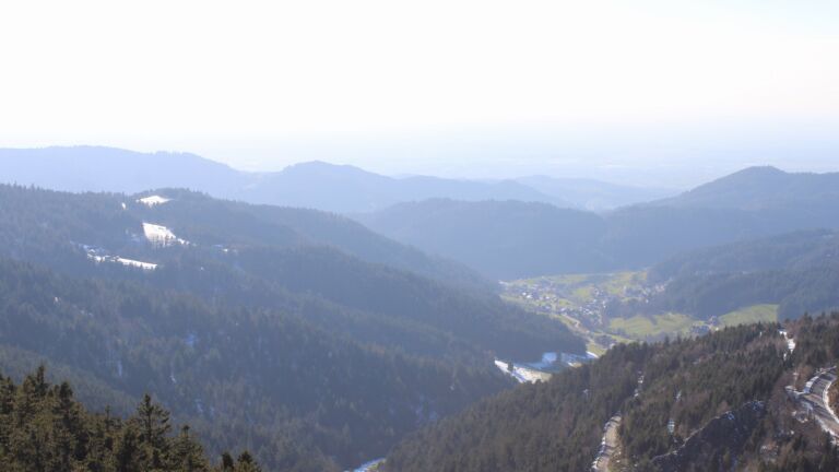 Dieses Bild zeigt eine Webcam-Aufnahme vom Achertal, aufgenommen am Donnerstag, den 02.04.2026 um 17:50 Uhr. Die Temperatur betrug 6.3°C.