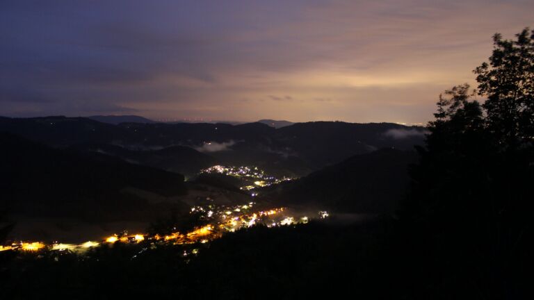 Dieses Bild zeigt eine Webcam-Aufnahme vom Achertal, aufgenommen am Sonntag, den 31.05.2026 um 22:40 Uhr. Die Temperatur betrug 13.9°C.