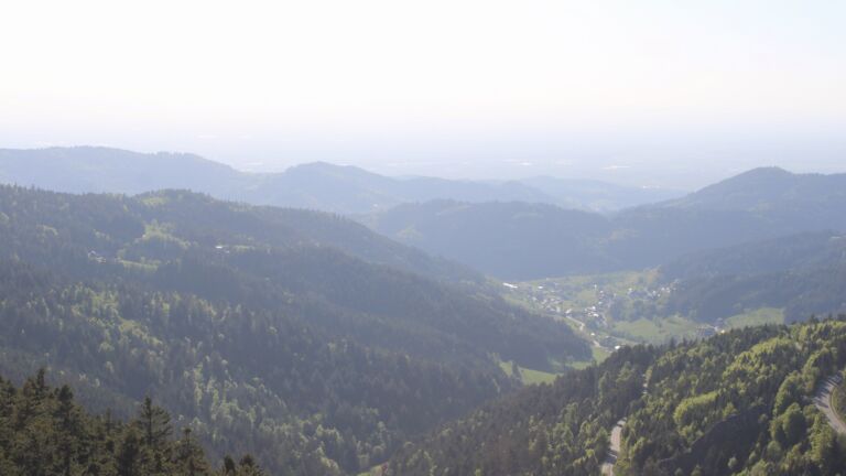 Dieses Bild zeigt eine Webcam-Aufnahme vom Achertal, aufgenommen am Mittwoch, den 29.04.2026 um 18:10 Uhr. Die Temperatur betrug 12°C.