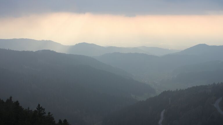 Dieses Bild zeigt eine Webcam-Aufnahme vom Achertal, aufgenommen am Dienstag, den 14.04.2026 um 19:20 Uhr. Die Temperatur betrug 3.8°C.