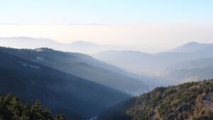 Dieses Bild zeigt eine Webcam-Aufnahme vom Achertal, aufgenommen am Samstag, den 27.12.2025 um 15:00 Uhr. Die Temperatur betrug 5.8°C.