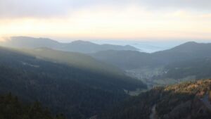 Dieses Bild zeigt eine Webcam-Aufnahme vom Achertal, aufgenommen am Donnerstag, den 04.12.2025 um 16:00 Uhr. Die Temperatur betrug 1.6°C.