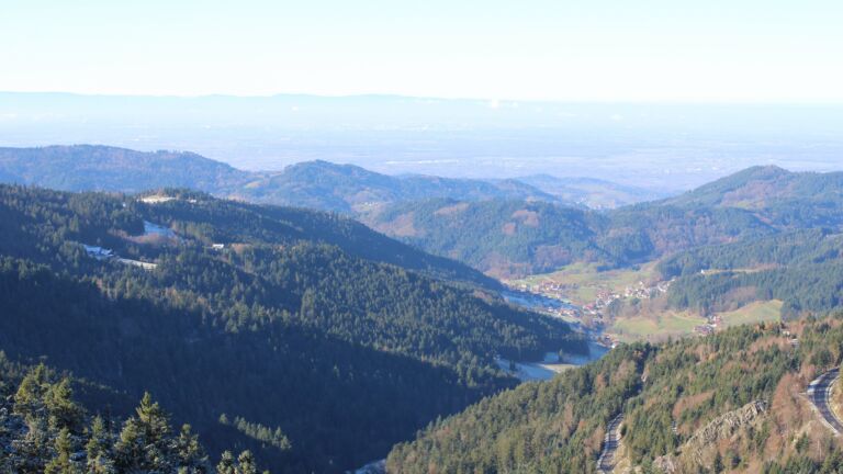 Dieses Bild zeigt eine Webcam-Aufnahme vom Achertal, aufgenommen am Dienstag, den 18.11.2025 um 11:40 Uhr. Die Temperatur betrug 1.7°C.